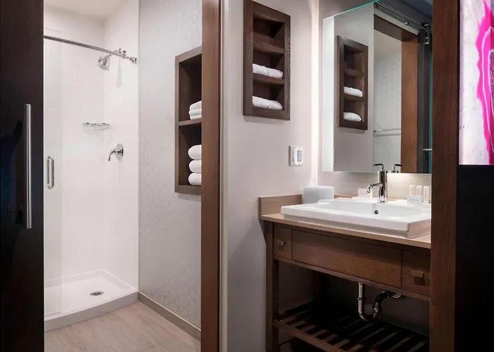 By Marriott Downtown Hotel